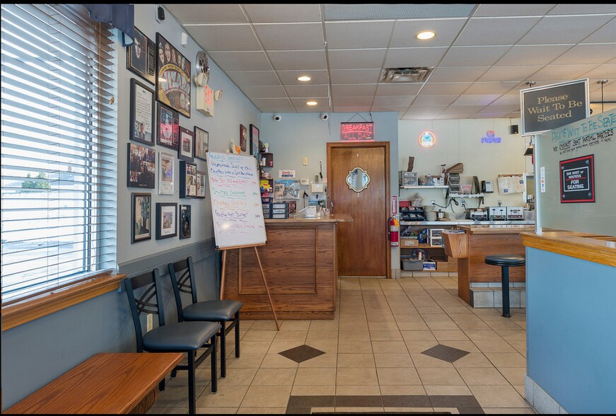 More Photos Of 16333 Snow Rd, Brook Park Restaurant For Sale