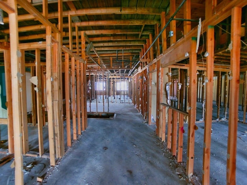 More Photos Of 21 S Main St, Miami Office For Sale