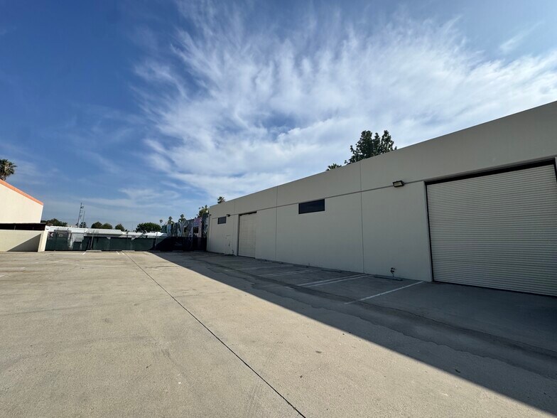 More Photos Of 8039 Deering Ave, Canoga Park Warehouse For Sale