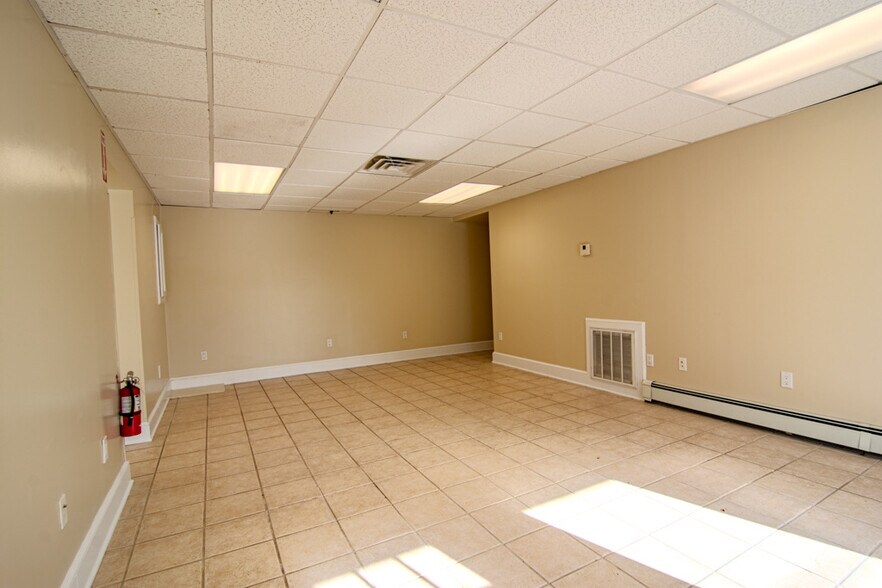 More Photos Of 188 Lake St, Liberty Freestanding For Lease