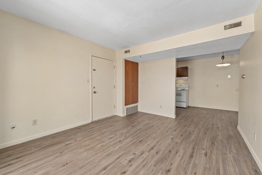 More Photos Of 103 E 7th Ave, South Hutchinson Apartments For Sale