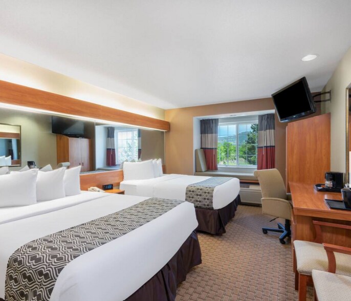 More Photos Of 1640 Cedar St, Raton Hotel For Sale