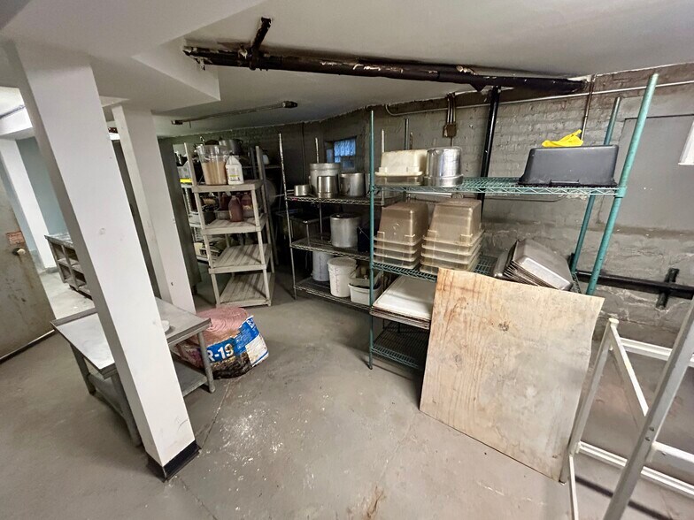 More Photos Of 3400 W Evergreen Ave, Chicago Storefront Retail Residential For Lease