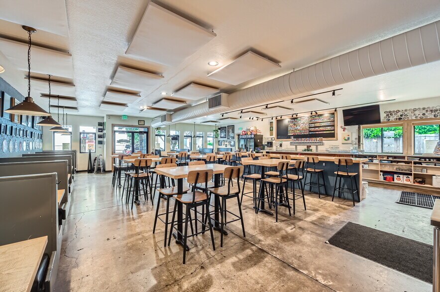 More Photos Of 4343 SE Hawthorne Blvd, Portland Restaurant For Sale