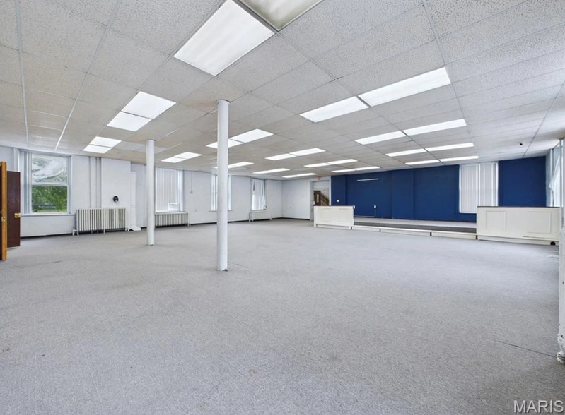 More Photos Of 2009 Seminary Rd, Alton Schools For Sale