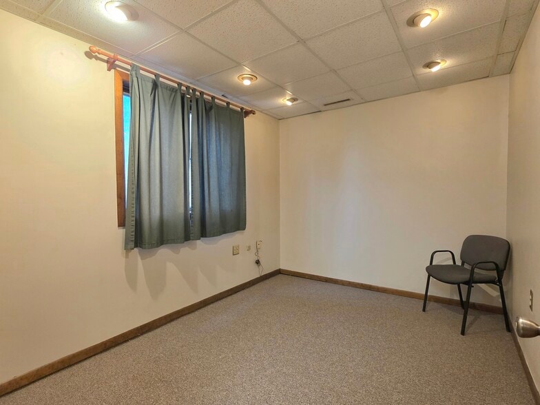 More Photos Of 14440 W Edison Dr, New Lenox Manufacturing For Sale
