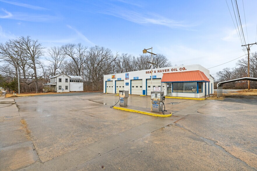 More Photos Of 16855 Oak St, Dillwyn Service For Sale