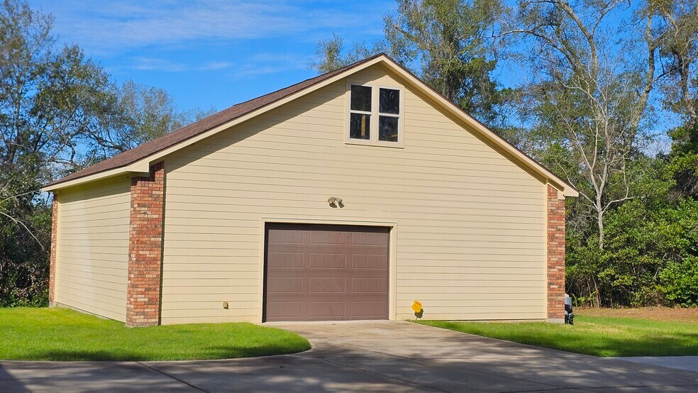 More Photos Of 16751 TX-75 Hwy, Willis Office For Sale