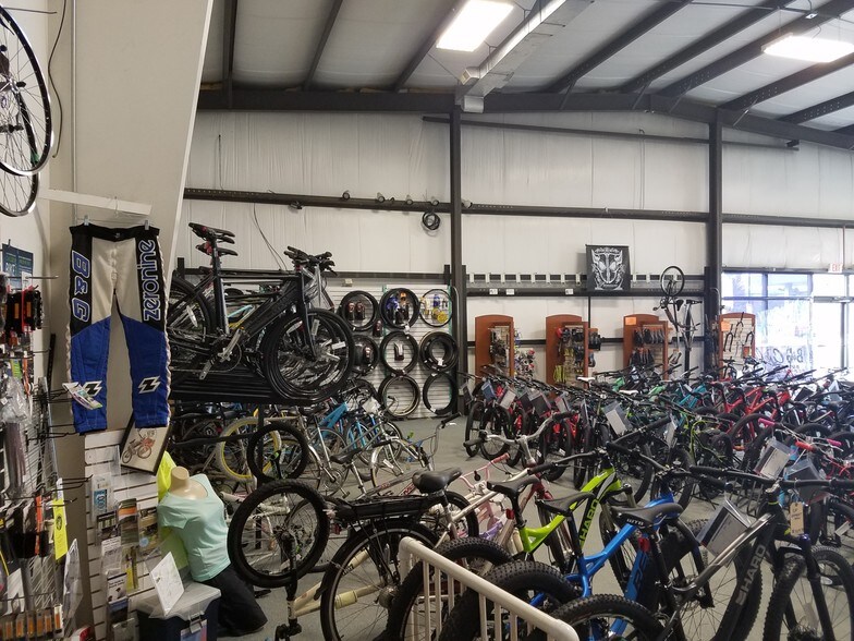 More Photos Of 131 E Rollins Rd, Round Lake Beach Freestanding For Sale