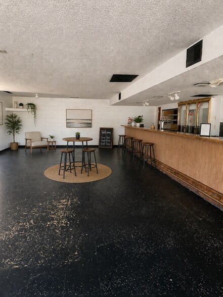 More Photos Of 311 Lake Mendocino Dr, Ukiah Bar For Lease