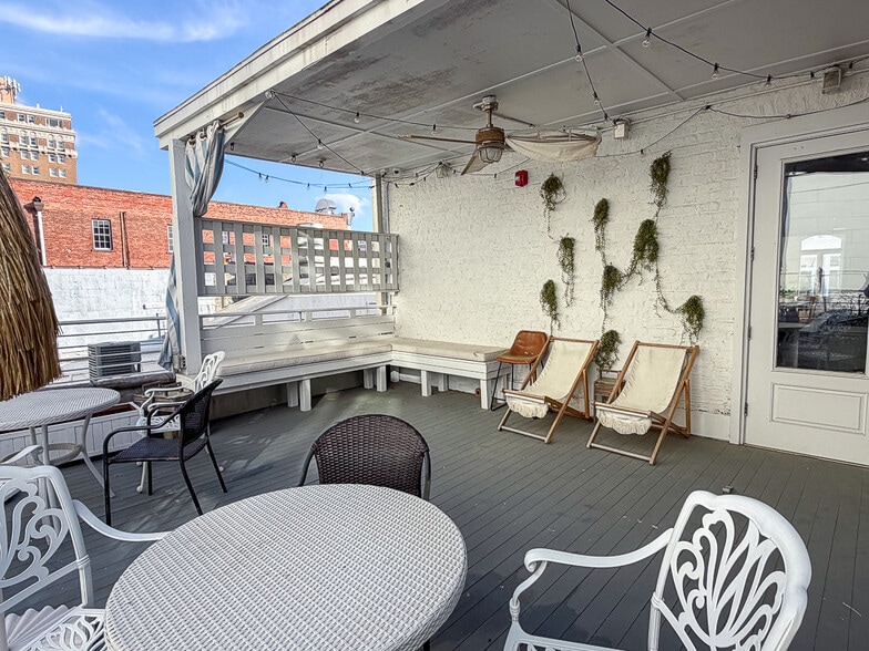 More Photos Of 345 King St, Charleston Storefront Retail Office For Lease