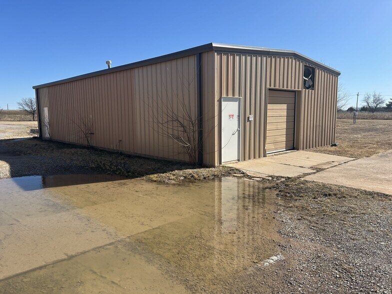 More Photos Of 210 SW Texas Ave, Lawton Warehouse For Lease