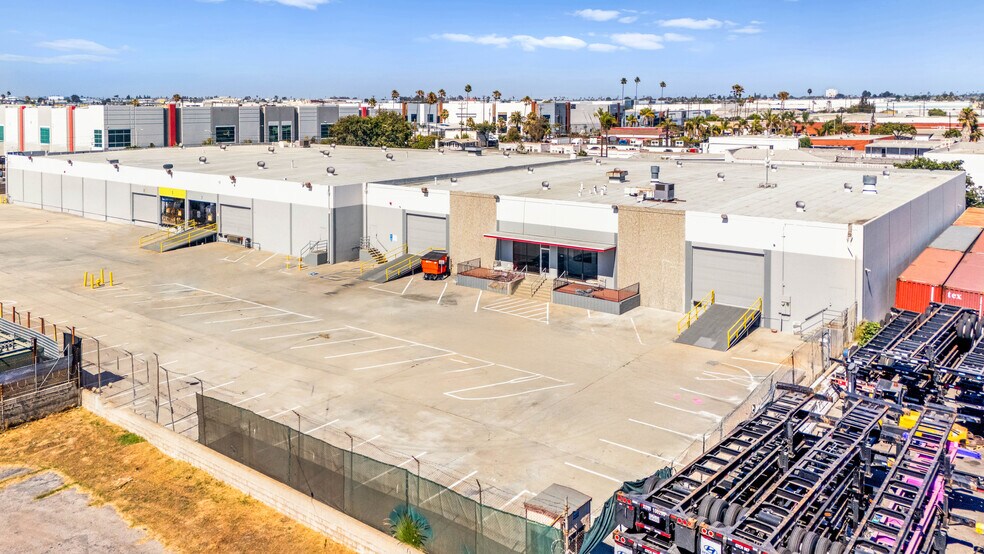 Primary Photo Of 400 W Gardena Blvd, Gardena Warehouse For Lease