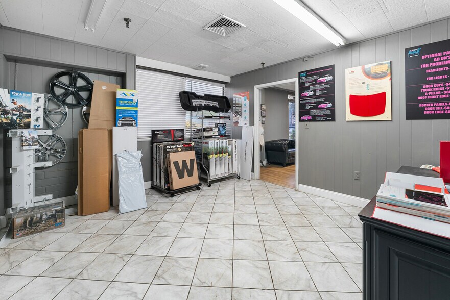 More Photos Of 580 Sw Broad St, Jesup Light Manufacturing For Sale