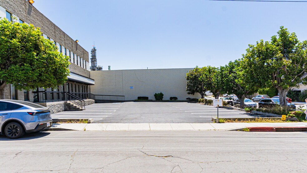 More Photos Of 142 Arena St, El Segundo Office For Lease