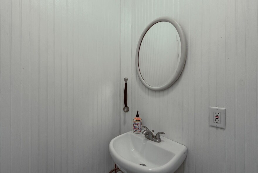 More Photos Of 9430 Main Ave, Cincinnati General Retail For Sale