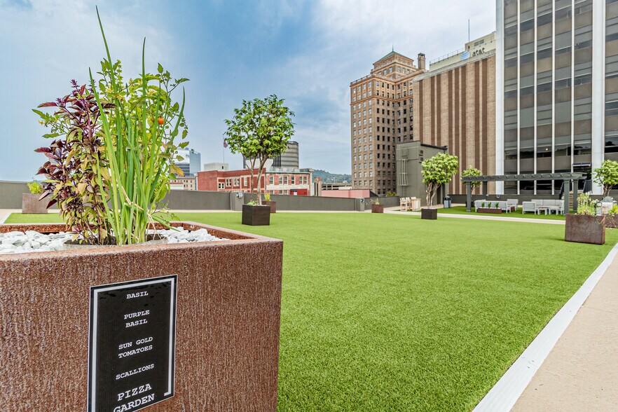 More Photos Of 900 Lee St E, Charleston Apartments For Sale