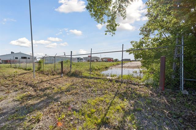 More Photos Of 104 N Lombard Ln, Skiatook Flex For Sale