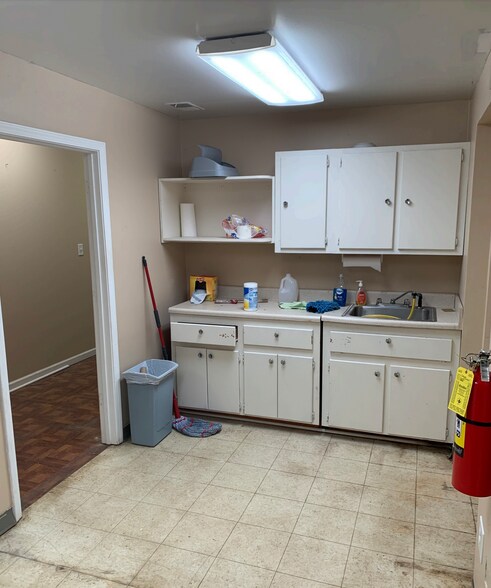 More Photos Of 179 Highway 11 S, Social Circle Office For Lease