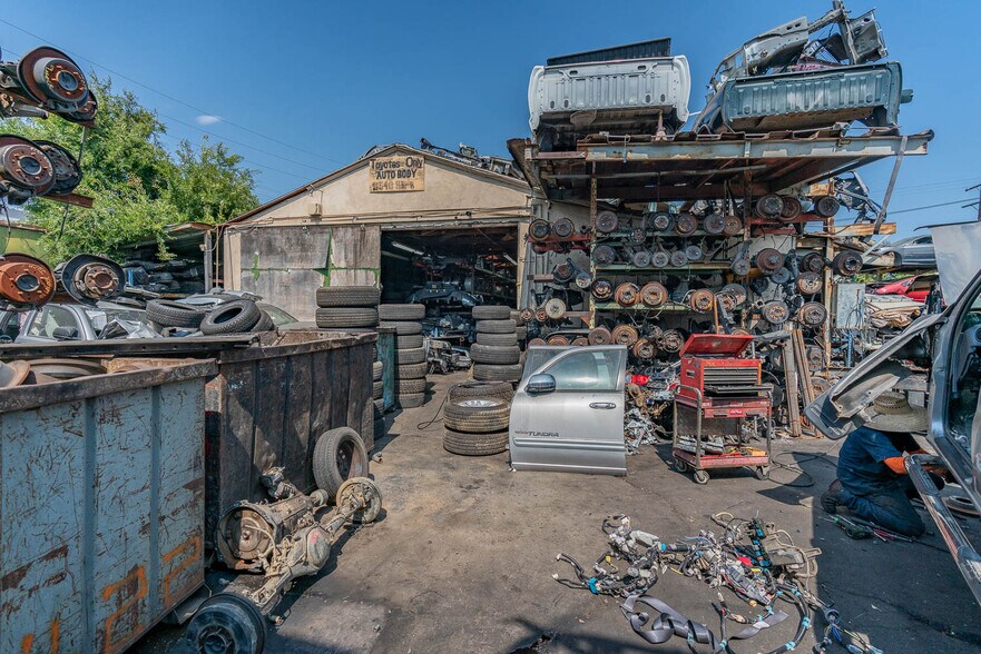 More Photos Of 11540 Hart St, North Hollywood Warehouse For Sale