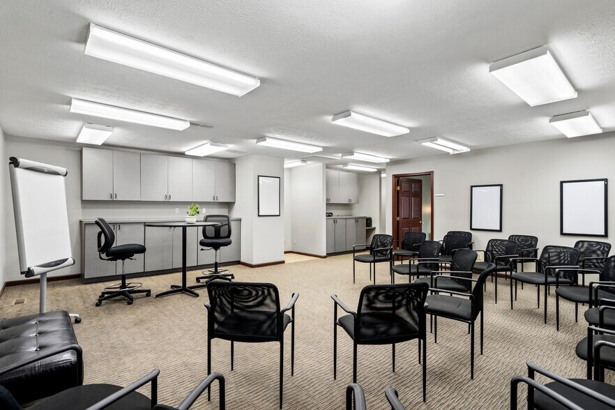 More Photos Of 830 E Franklin St, Centerville Medical For Sale