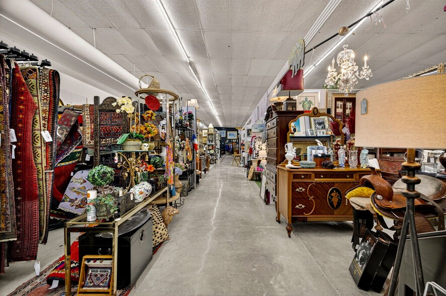 More Photos Of 1711 E Victory Dr, Savannah Storefront For Sale