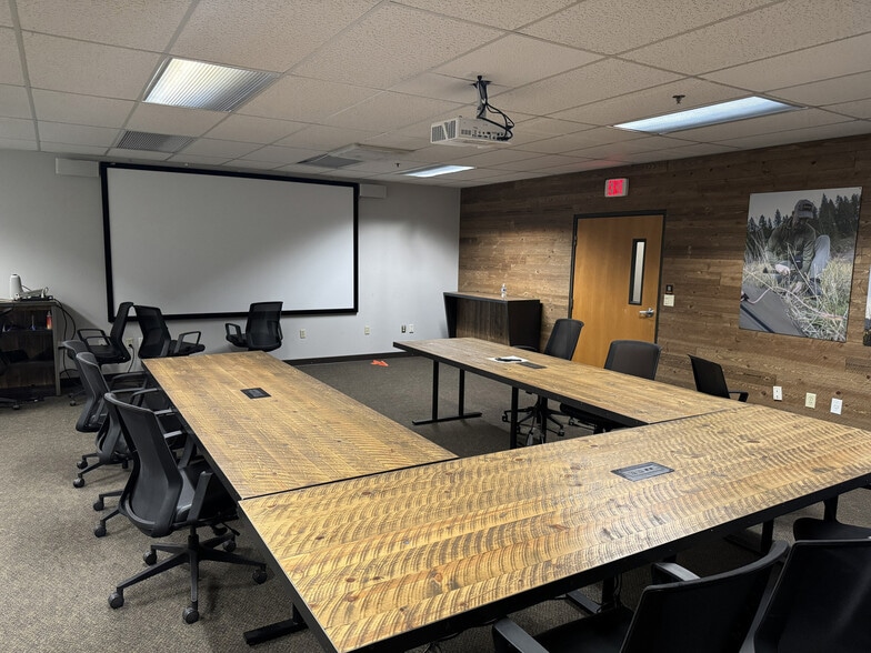 More Photos Of 14200 SW 72nd Ave, Portland Warehouse For Sale