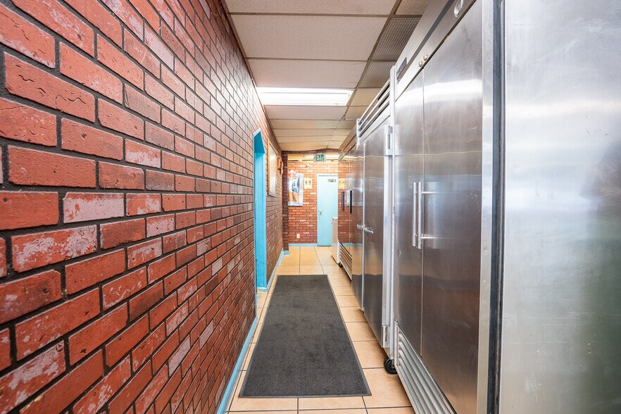 More Photos Of 111 S State St, Ukiah Restaurant For Sale