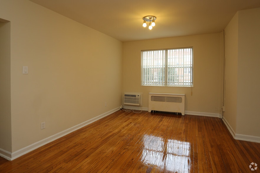 More Photos Of 3301 Chillum Rd, Mount Rainier Apartments For Sale