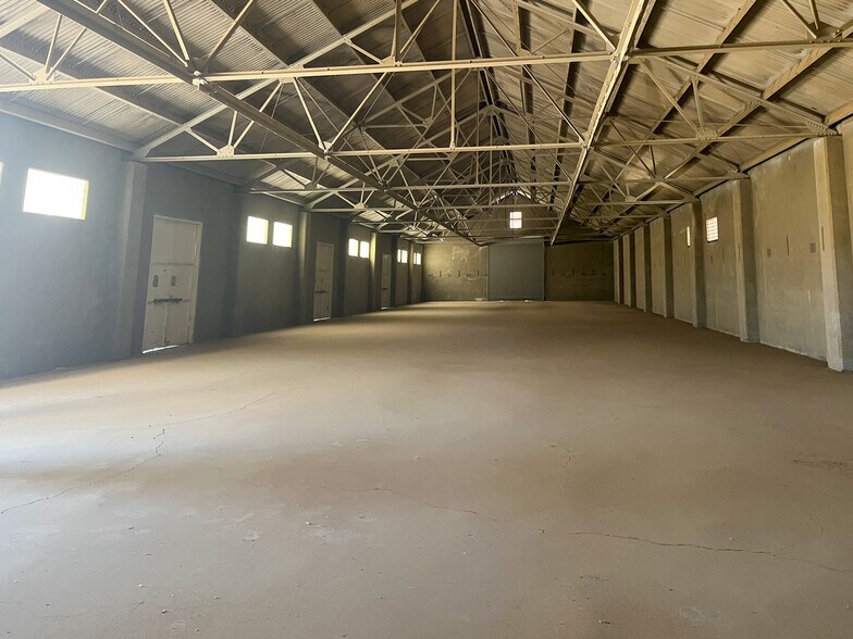More Photos Of 2 S Maine Ave, Hawthorne Warehouse For Lease
