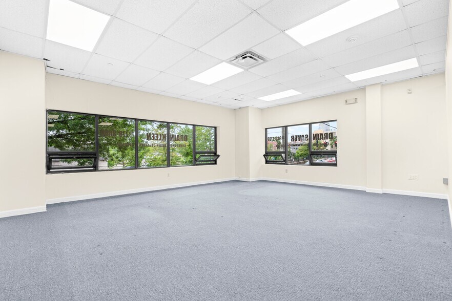 More Photos Of 57 Lake St, White Plains Auto Dealership For Lease