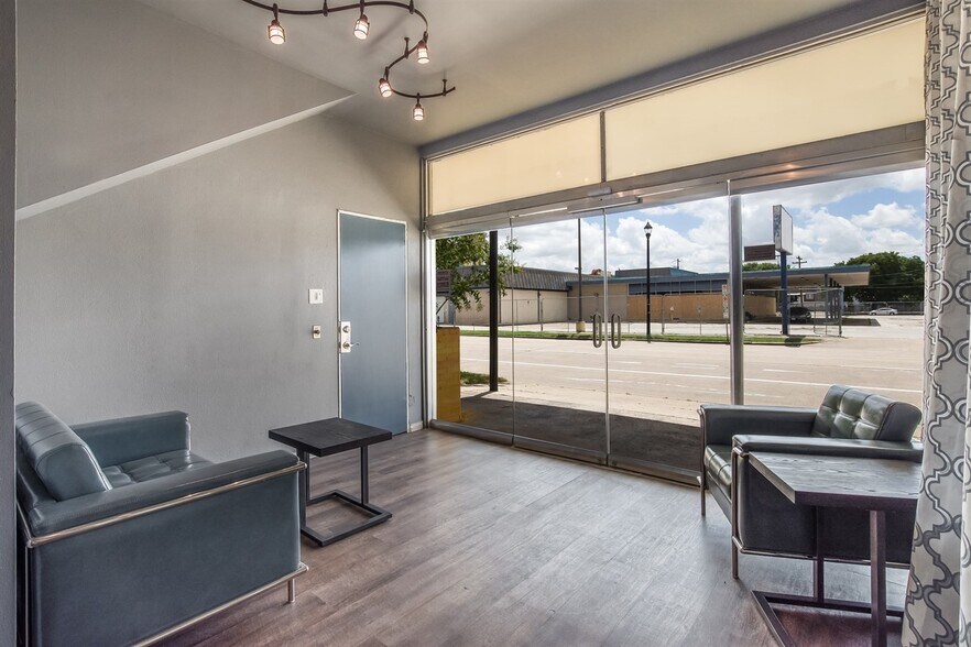More Photos Of 4104-4118 Fannin St, Houston Storefront Retail Office For Lease