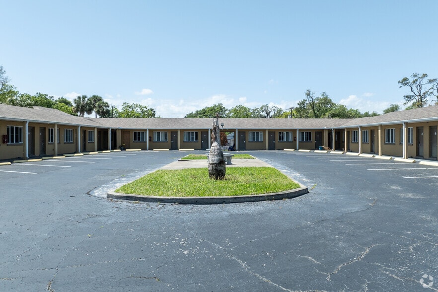 More Photos Of 640 S Ridgewood Ave, Daytona Beach Hotel For Sale