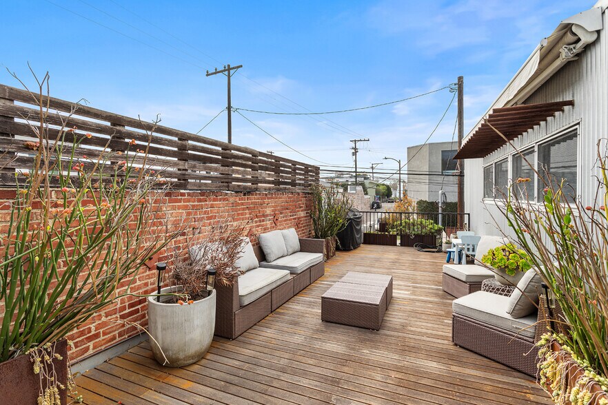 More Photos Of 1322 Innes Pl, Venice Office Residential For Sale