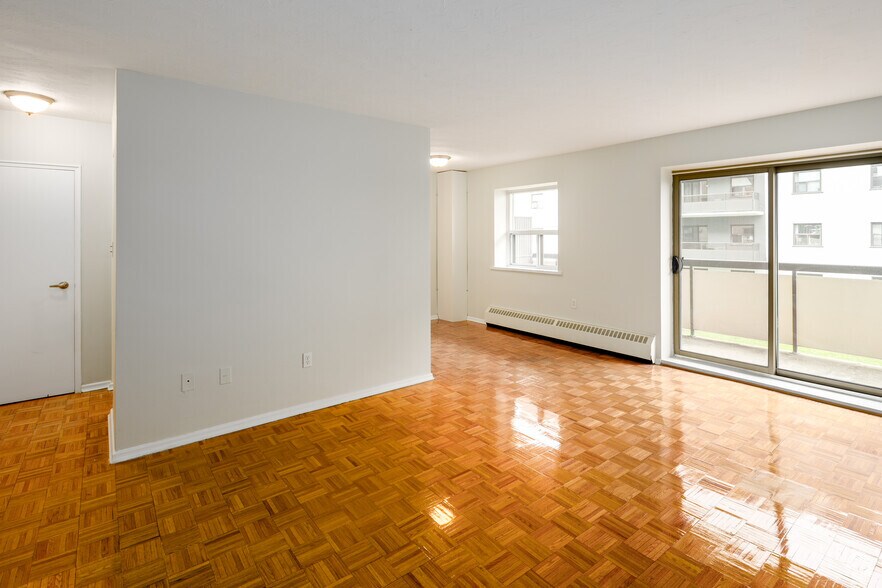 More Photos Of 143 Main St S, Brampton Apartments For Sale