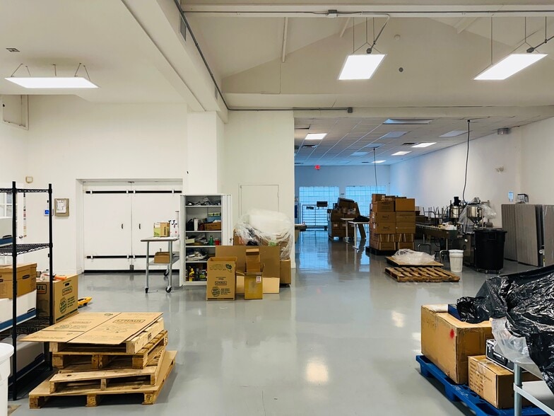 More Photos Of 503 W Robinson St, Orlando Industrial For Lease