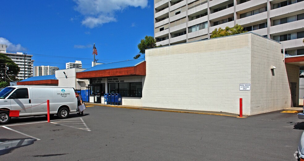More Photos Of 2700 S King St, Honolulu Unknown For Lease