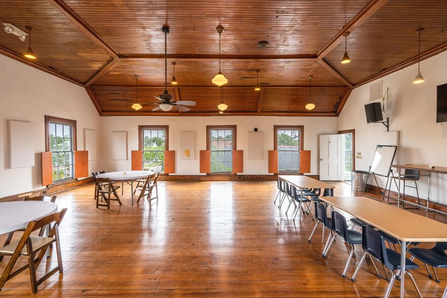 More Photos Of 204 Turner St, Beaufort Office Residential For Sale