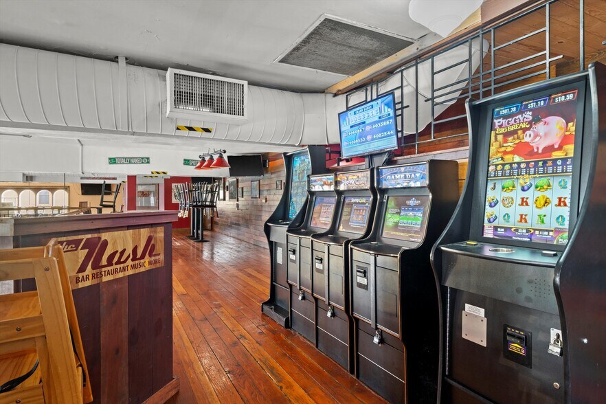 More Photos Of 522 6th St, Racine General Retail For Sale