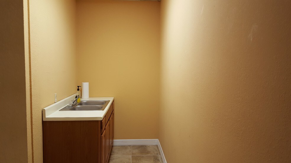 More Photos Of 5110 Wilkinson, Corpus Christi Office For Lease