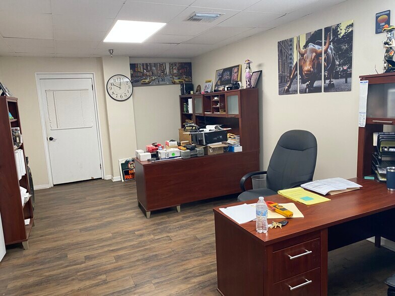 More Photos Of 1031 S Green St, Tupelo Warehouse For Sale