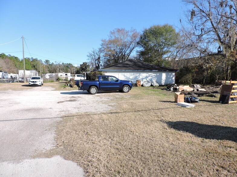 More Photos Of 535 College Dr, Middleburg General Retail For Sale