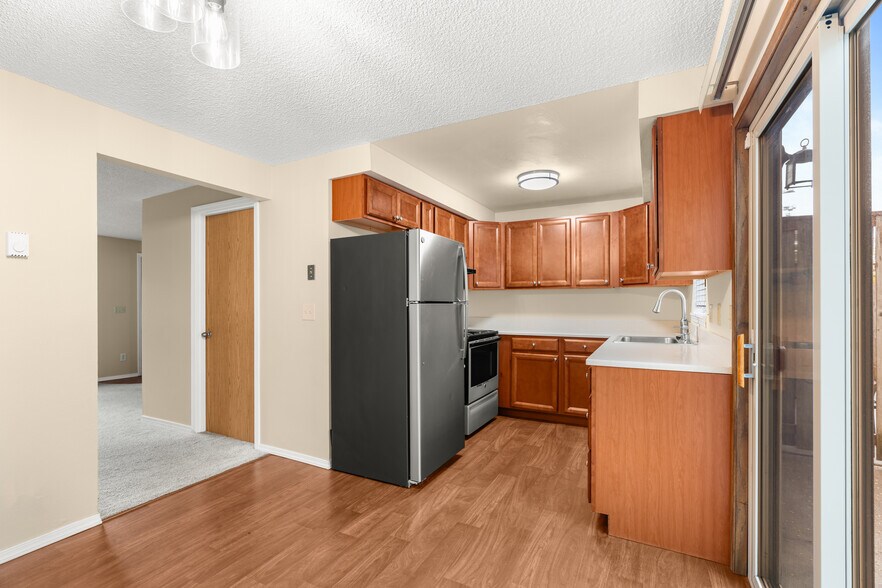 More Photos Of 430 Metzler St, Molalla Apartments For Sale