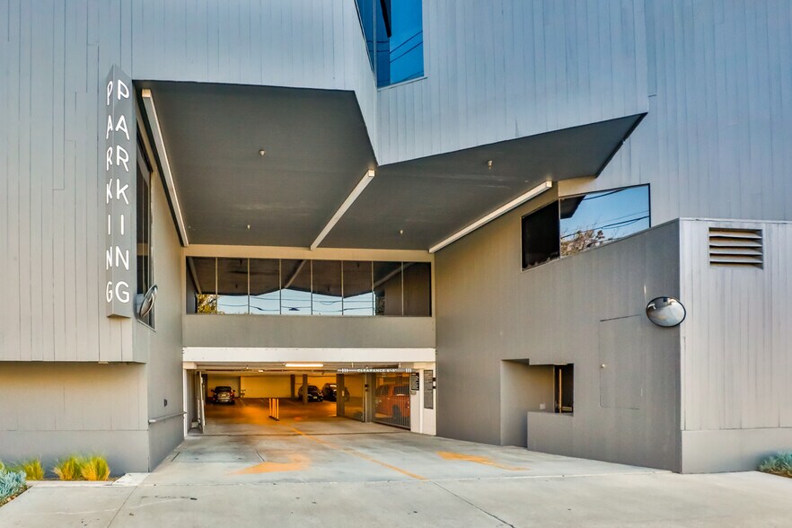 More Photos Of 4130 Cahuenga Blvd, Toluca Lake Medical For Lease