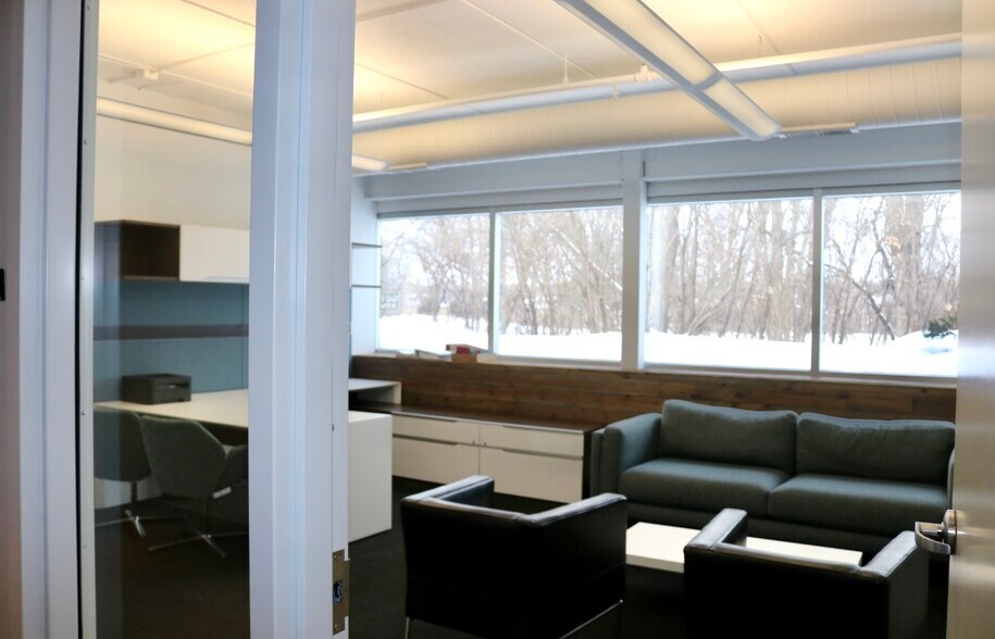 More Photos Of 1000 Parkers Lake Rd, Minnetonka Office Residential For Lease