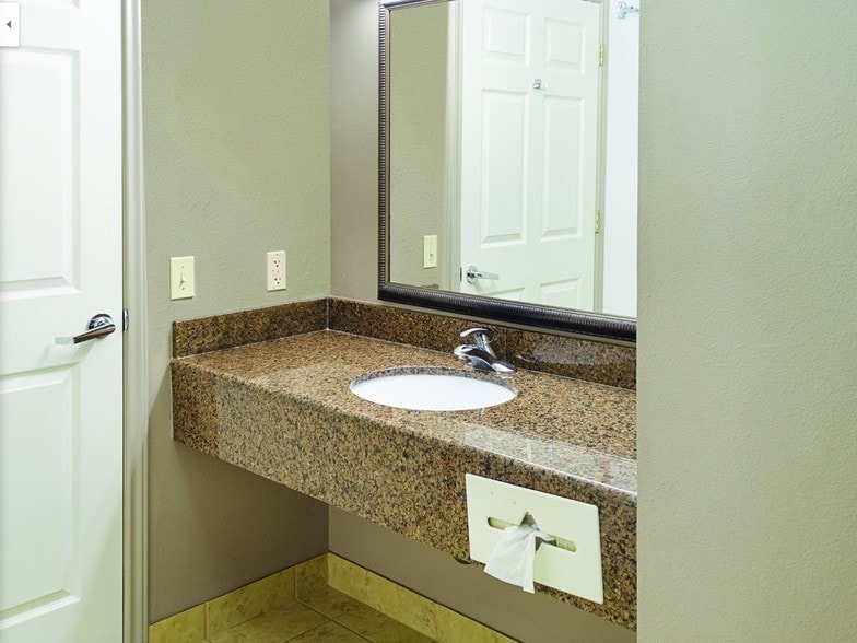 More Photos Of 957 Cedar Lake Rd, Biloxi Hotel For Sale