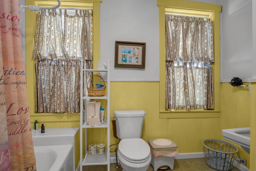 More Photos Of 3 Orchard Rd, Liverpool Winery Vineyard For Sale