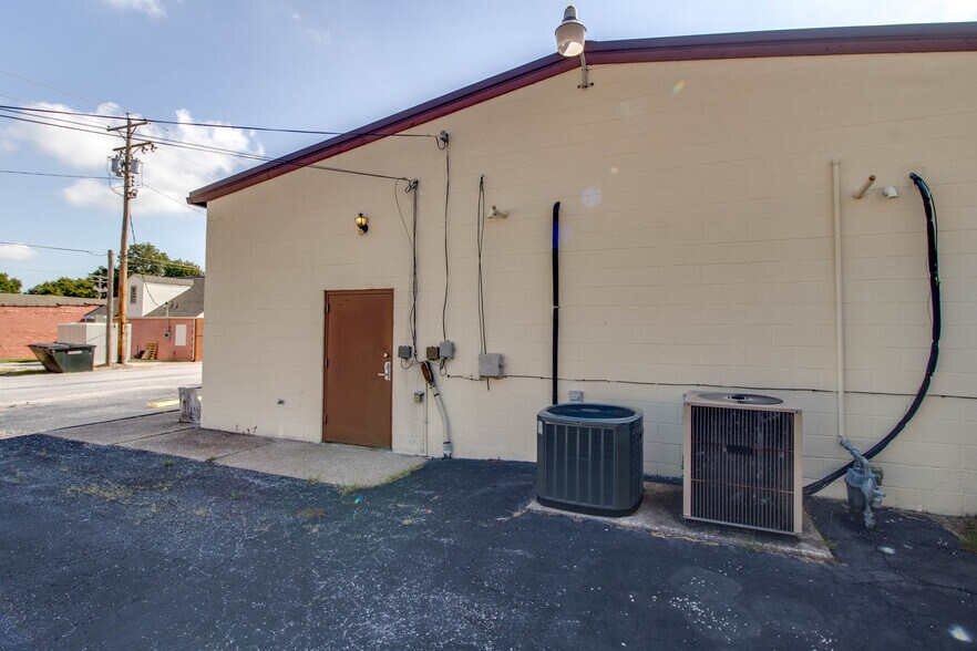 More Photos Of 219 N Main St, Marissa Specialty For Sale