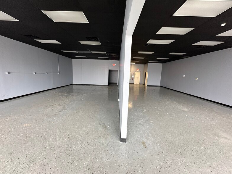 More Photos Of 1826-1830 Dempster St, Evanston Convenience Store For Lease
