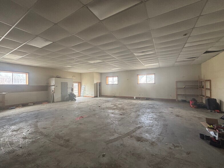 More Photos Of 121 Target Industrial Cir, Bangor Warehouse For Lease